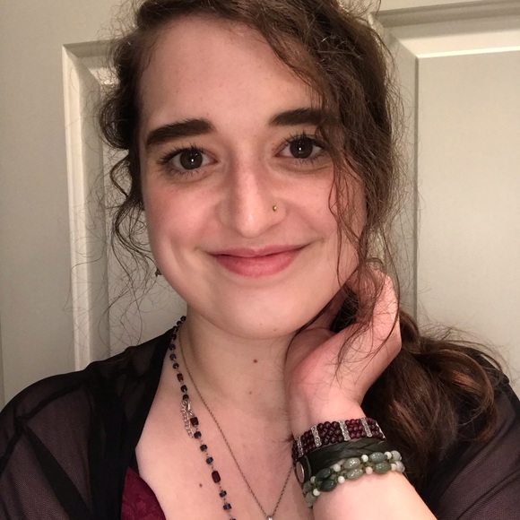 Meet your Posher, Melissa - Picture 3 of 3